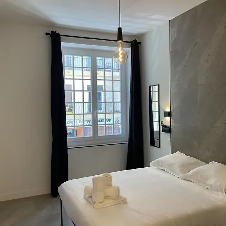 Joli Avec Jardin, 2 Chambres, Centre De Appartamento