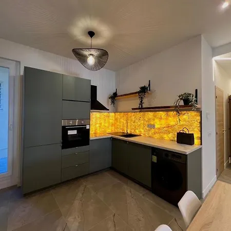 Joli Avec Jardin, 2 Chambres, Centre De Nice