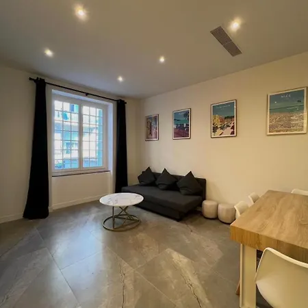 Joli Avec Jardin, 2 Chambres, Centre De *