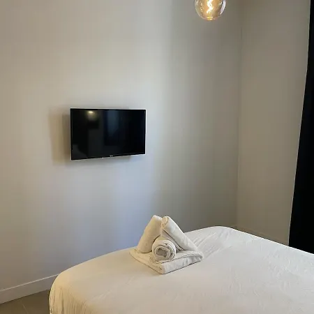 Joli Avec Jardin, 2 Chambres, Centre De Appartement