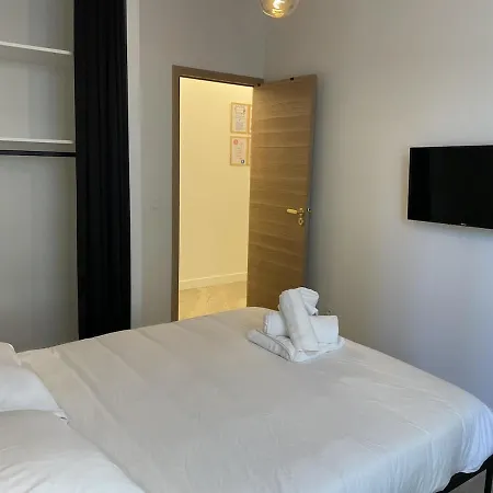 Joli Avec Jardin, 2 Chambres, Centre De