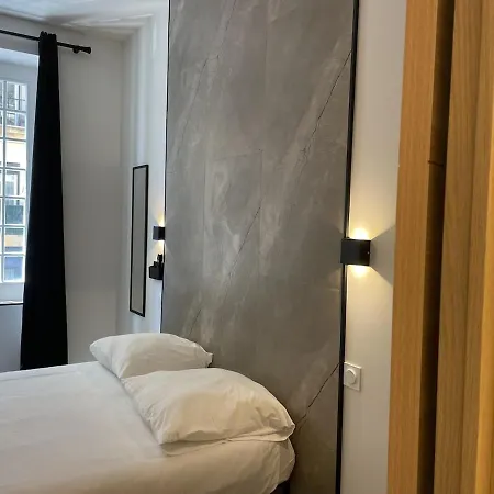 Joli Avec Jardin, 2 Chambres, Centre De Appartement *